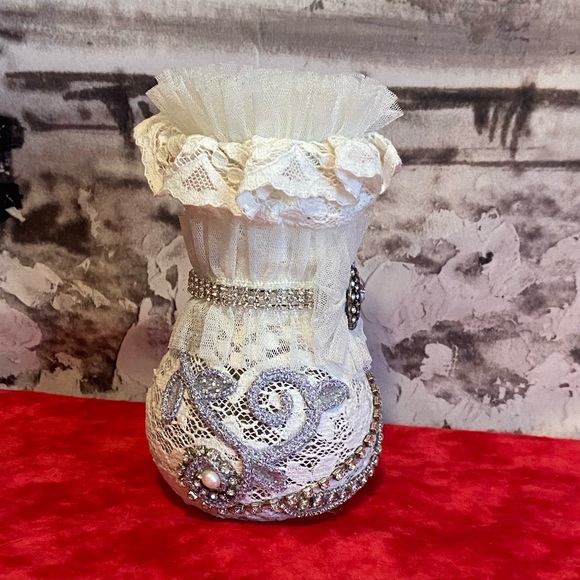 Vintage Lace Rhinestone Embellished Night Ambiance Lighted Decor Vase - Picture 8 of 15